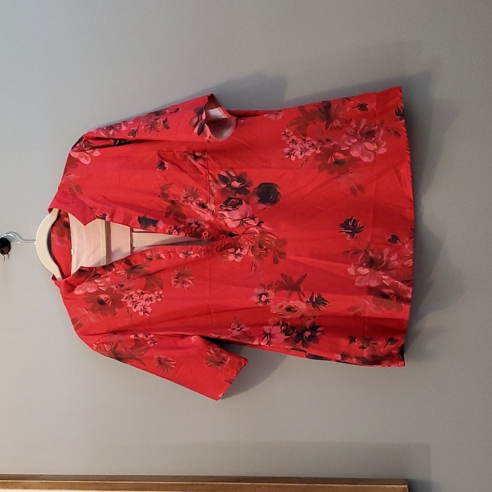Red floral Silk feel blouse XL
